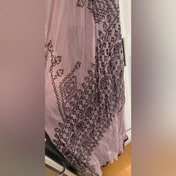 Elegant Mauve 2-layer Cocktail Dress with Intricate Detailing
Size 2 - Picture 5 of 7